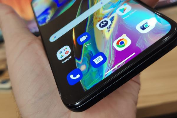 Motorola Moto G82 5G: OS, UI, aplicaţii cu un Android 12 implementat delicios