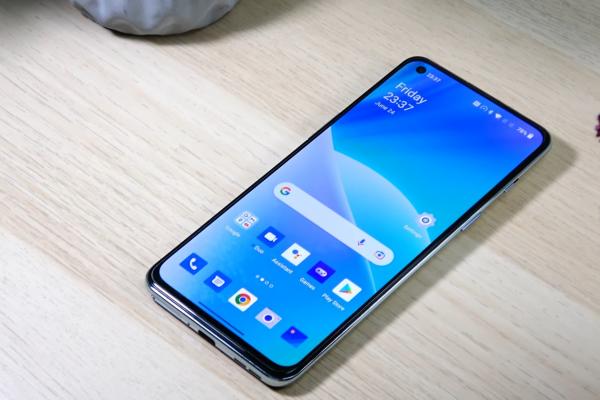 OnePlus Nord 2T 5G: Display de calitate, mai luminos decât la OnePlus Nord 2