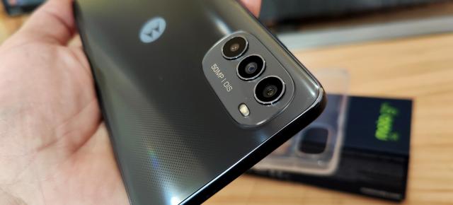 Motorola Moto G82 5G: Cameră bună pentru pasionaţii de arhitectură, puternică pe texturi, selfie OK