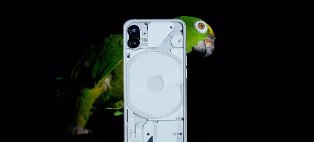 Nothing Phone (1) a debutat: telefon midrange cu spate transparent cu 900 LED-uri, procesor Snapdragon 778G+