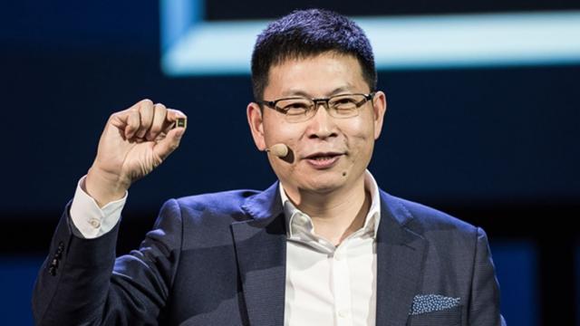 <b>CEO Huawei: "Samsung ar fi fost irelevantă, Apple şi Huawei ar fi dominat piaţa dacă nu erau sancţiunile"</b>Huawei a vorbit recent despre modul în care vede piaţa smartphone şi a jucat clasicul joc de "ce ar fi fost dacă..." analizând efectul sancţiunilor impuse de americani în 2019. CEO-ul Richard Yu a discutat despre modul în care ar fi arătat piaţa 