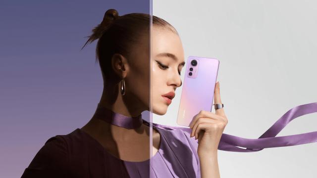 <b>Xiaomi 12 Lite devine oficial: telefon midrange cu cameră de 108 megapixeli, ecran AMOLED de 120 Hz</b>Xiaomi 12 Lite a tot avut scăpări în ultima vreme, fiind inclusiv listat de evoMAG la un moment dat. Ei bine, tocmai într-o zi de sâmbătă s-au aliniat astrele şi a debutat smartphone-ul, care completeaza seria Xiaomi 12 cu un model Lite. 