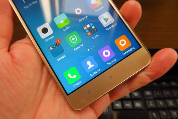 Xiaomi Redmi Note 3 Pro: OS, UI, aplicaţii în registrul obişnuit MIUI 7