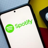 Bug ciudat afectează Spotify pe Android; Aplicația „cedează” atunci când e folosită pe Wi-Fi