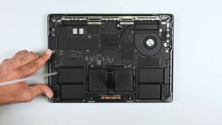 Teardown iFixit pentru MacBook Pro M5; Noul model obține un scor modest de reparabilitate (Video)