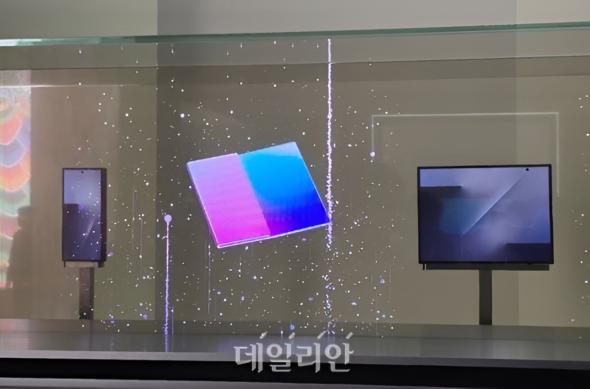 Samsung Galaxy Z TriFold: download - 2025-10-28T113809,112-Picsart-AiImageEnhancer.jpg