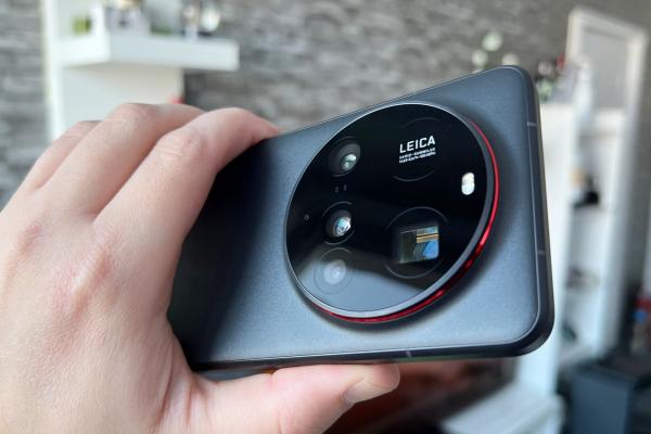 Xiaomi 17 Ultra nu va avea ecran secundar, dar aduce upgrade-uri serioase la nivel de hardware și cameră