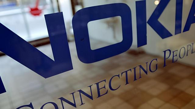 <b>1 miliard de dolari și un pariu pe 6G; Nokia și Nvidia construiesc rețeaua viitorului împreună</b>Investiția de 1 miliard de dolari pe care Nvidia o face în Nokia înseamnă mai mult decât un simplu plasament financiar – e o mișcare care repoziționează radical compania finlandeză. Prin achiziția a 2,9% din acțiunile Nokia, Nvidia intră în jocul telecom 