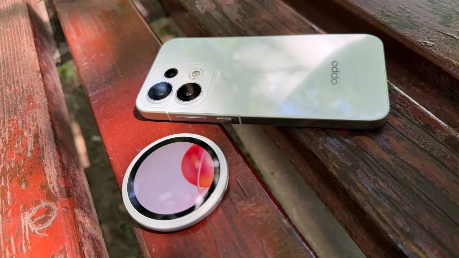 OPPO Reno17 Pro apare în primele zvonuri: baterie de 7.000 mAh într-un telefon compact