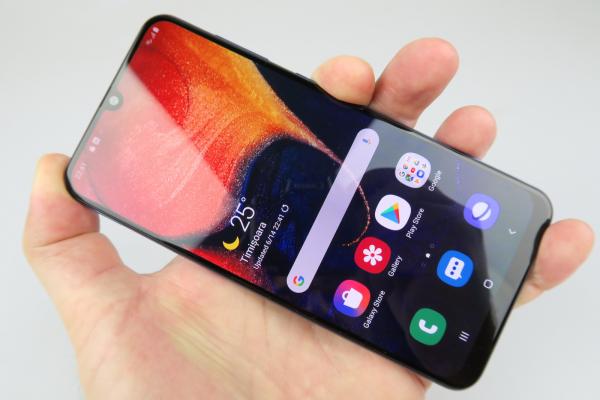 Luminozitate display Samsung Galaxy A50 și ecran văzut la microscop