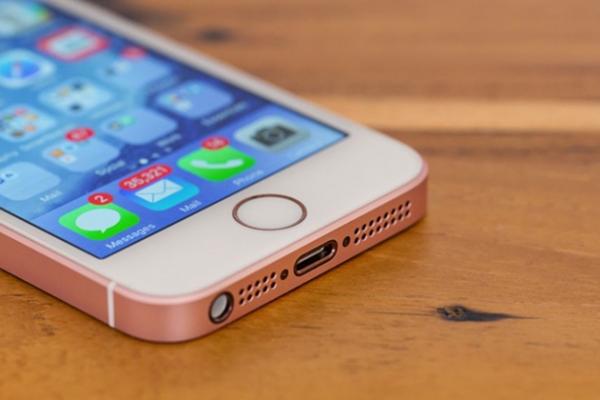 Turul Magazinelor #580: iPhone SE la preţ excelent, moped electric, bilete la Electric Castle la reducere + aspirator robot sub 900 lei