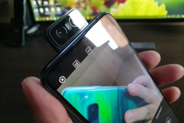 ASUS ZenFone 6: Design ergonomic, complex, meşteşugit