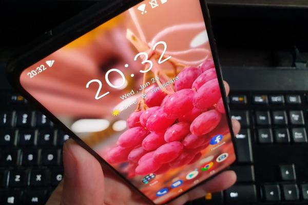 Luminozitate display ASUS Zenfone 6 și ecran văzut la microscop