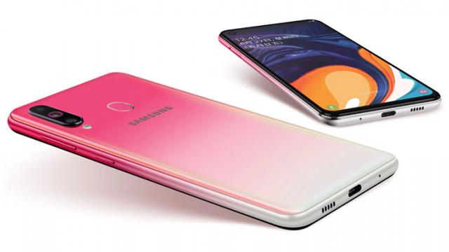 <b>Samsung Galaxy A60 primește o nouă variantă de culoare numită "Peach Mist"; Un roz în gradient</b>În tandem cu lansarea de noi culori pentru Samsung Galaxy S10 iată că firma sud-coreeană alege să aducă nuanțe proaspete și în zona telefoanelor mid-range, un exemplu fiind Galaxy A60. Începând de astăzi telefonul 