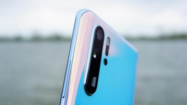 <b>Componentele lui Huawei P30 Pro costă 364 de dolari, doar 0.9% sunt din SUA</b>Huawei P30 Pro este unul dintre telefoanele best seller în 2019, ajungând la 10 milioane de unităţi vândute în 85 de zile. Dar oare câţi bani face Huawei din aceste vânzări? Am putea să ne formăm o idee văzând cât costă 