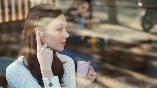 <b>Sony lansează căștile true wireless WF-1000XM3, cu anulare a zgomotului avansată</b>Sony a lansat o nouă pereche de căști wireless, pe care le poți lua cu ține oriunde și pe care le poți conecta la telefonul mobil via Bluetooth. E vorba despre modelul WF-1000XM3, ce vine cu anulare activă a zgomotului de fond