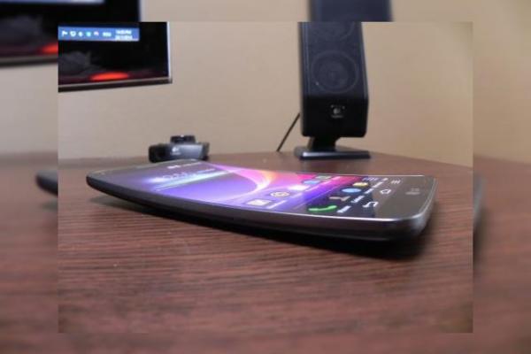 LG G Flex primește actualizarea la Android 4.4 KitKat, doar În Coreea de Sud deocamdată