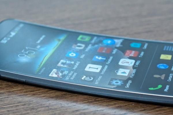 LG G Flex 2 va sosi În primul trimestru din 2015, Între timp G Flex s-a ieftinit considerabil!