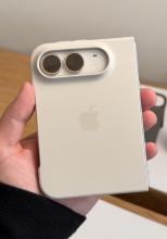 Ai comandat iPhone Duo? Iată ce huse originale găsești pe eMAG