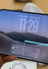 Ecrane iPhone Duo crăpate chiar în ziua lansării? Apar imagini cu fisuri exact pe pliu