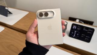 Ai comandat iPhone Duo? Iată ce huse originale găsești pe eMAG