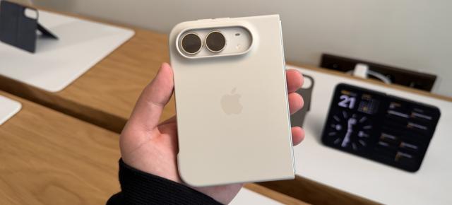 Ai comandat iPhone Duo? Iată ce huse originale găsești pe eMAG