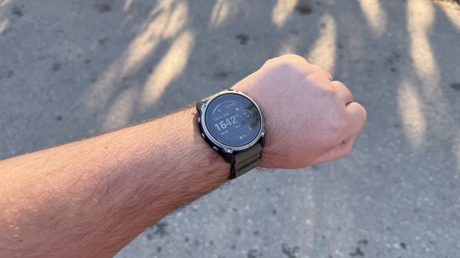 Prezentare Garmin Enduro 4: Ceasul aventurierilor revine cu hardware îmbunătățit, hărți mai rapide și funcții noi