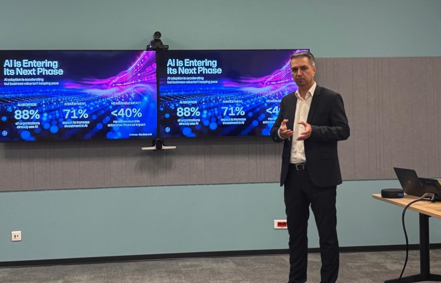 HP prezintă strategia pentru munca la birou și rezultatele Work Relationship Index 2026; Relația angajaților cu munca se îmbunătățește, dar 35% rămân în zona critică