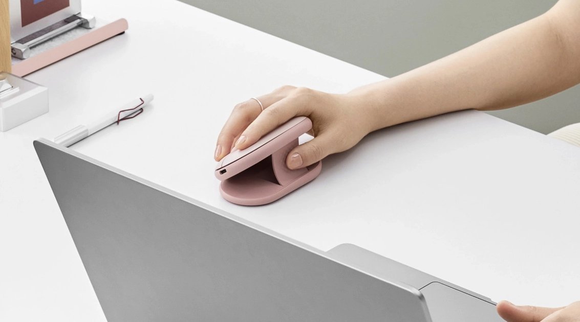 Noul Logitech Pebble Up combină portabilitatea cu ergonomia! Mouse cu design pliabil și greutate de doar 79 de grame