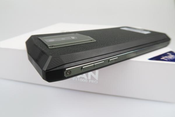 iHunt Titan P11000 Pro Unboxing: telefon cu baterie gigantică, de 11.000 mAh şi corp robust