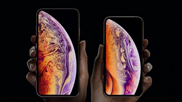 <b>iPhone XS şi iPhone XS Max se vând bine, ar putea aduce noi recorduri pentru Apple; Iată câteva cifre</b>Potrivit unor informații ajunse online pe acest final de săptămână se pare că noile modele iPhone XS și iPhone XS Max se vând chiar bine, atât de bine încât ar putea aduce noi recorduri pentru compania gigant ce își are sediul în Cupertino