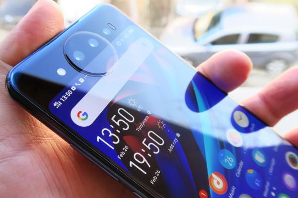 Vivo NEX Dual Display: Două ecrane la preţ de unul, ambele de calitate