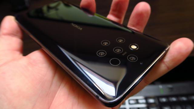 <b>Nokia 9 Pureview Review Detaliat</b>Nokia Pureview! Unul dintre primele camera-phone-uri pursânge (Nokia 808 Pureview) pe care le-am testat... şi urmaşul sau Lumia 1020. Cu ambele am amintiri. Cu primul dădeam zoom fantastic de pe Tâmpa în Braşov într-un 2012 torid, în care a avut loc..