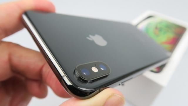 <b>Apple a ocupat locul întâi la vânzări de telefoane în SUA în primul trimestru din 2019, iar Samsung poziția secundă</b>Am tot auzit în ultimele luni cât de sub aşteptări a fost Apple în 2018, când vine vorba de livrări şi vânzări de unităţi iPhone. Totuşi când vine vorba de ţara sa de baştină, SUA, lucrurile par să meargă de minune