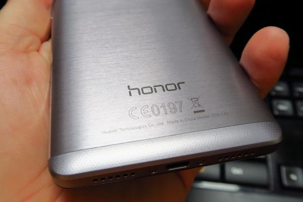 Huawei Honor 5X: Baterie peste modele cu pretenţii, dar cu alimentare lungă