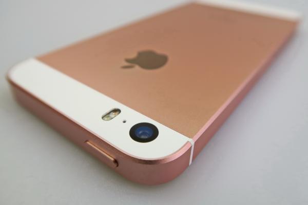 iPhone SE: Camera lui iPhone 6S vine cu filmare excelentă, nu doboară recorduri