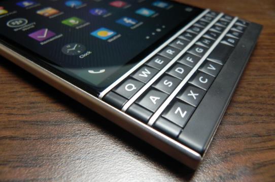 BlackBerry Passport - Galerie foto Mobilissimo.ro: Black-Berry-Passport_007.JPG