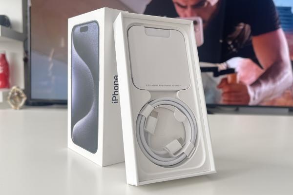Apple iPhone 15 Pro - Unboxing