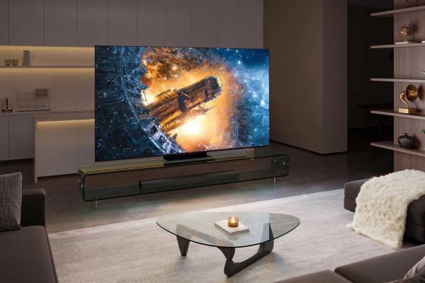 TCL lansează noua serie de televizoare C84 QLED Mini LED în România