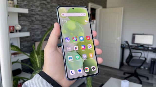 <b>Xiaomi 13T Pro: OS, UI, aplicaţii cu o surpriză: 4 ani de actualizări Android</b>La capitolul software zero surprize. Ce am avut pe Xiaomi 13 Pro şi 13 Ultra avem şi aici. E vorba despre Android 13 cu MIUI 14 şi cu promisiunea a 4 ani de actualizări majore Android şi 5 ani de security patch-uri. Pe MIUI îl ştim deja: notificări