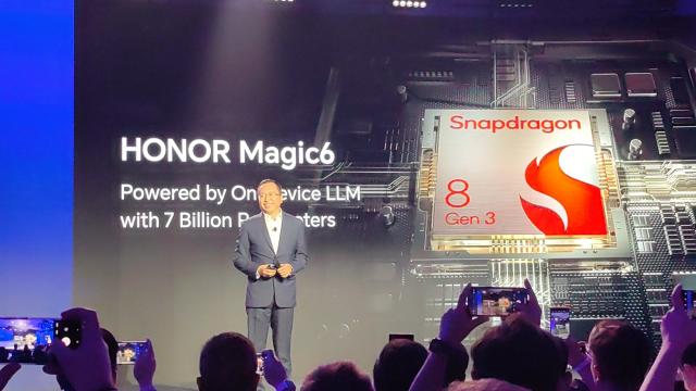 <b>Honor Magic6 Pro va sosi cu procesor Snapdragon 8 Gen3, notificări în stil Dynamic Island și interacțiune cu eye-tracking</b>Avalanșa de telefoane echipate cu Snapdragon 8 Gen3 este pe cale să înceapă, iar astăzi pe data de 26 octombrie 2023 vine lansarea lui Xiaomi 14, primul telefon din lume ce va adopta procesorul flagship. Am avut deja confirmată prezența 
