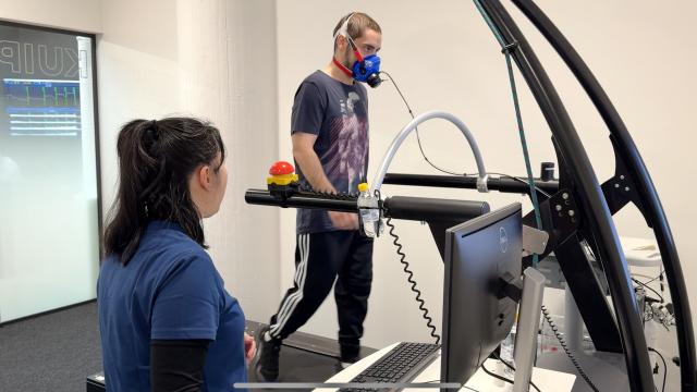 <b>Am alergat cu sportivii olimpici finlandezi în laboratorul Huawei de teste fitness (Watch GT 4)</b>Huawei a inaugurat în această săptămână un laborator nou pentru testarea de purtabile, ceasuri, brăţări, echipamente şi soluţii de fitness. El se află în Helsinki, Finlanda, ocupă 1000 de metri pătraţi şi aveţi mai multe detalii mai jos, dar şi impresi