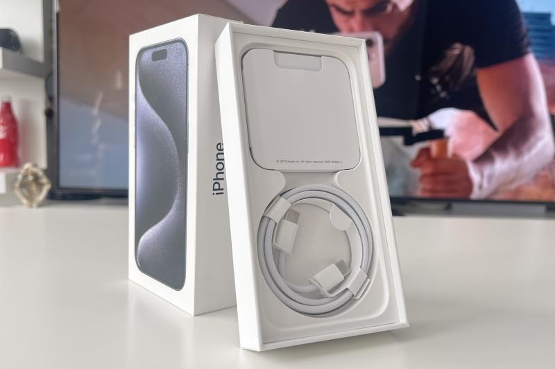 Apple iPhone 15 Pro - Unboxing: IMG_2005.jpg