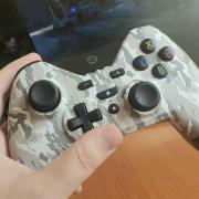 Prezentare Gioteck WX-4: Controller wireless accesibil pentru PC, PS3 și Nintendo Switch, în variantă camo