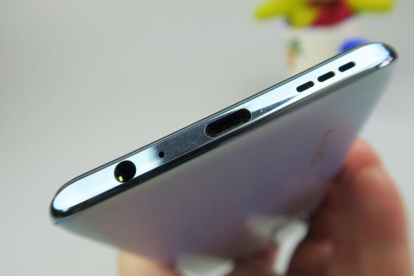 Vivo Y70: Conectivitate stabilă, porturi şi standarde la zi