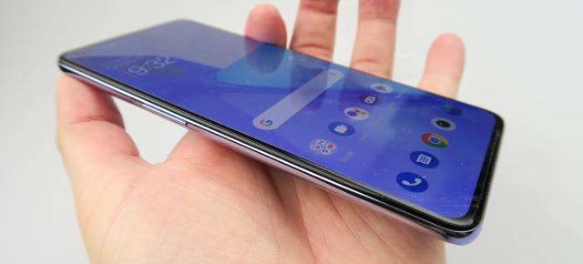 OnePlus 9: Display excelent, luminozitate stelară