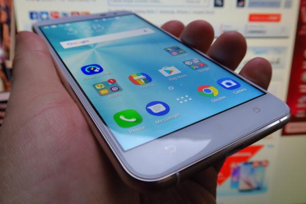 ASUS ZenFone 3 ZE552KL: Display departe de problemele lui ZenFone 2, într-o nouă eră
