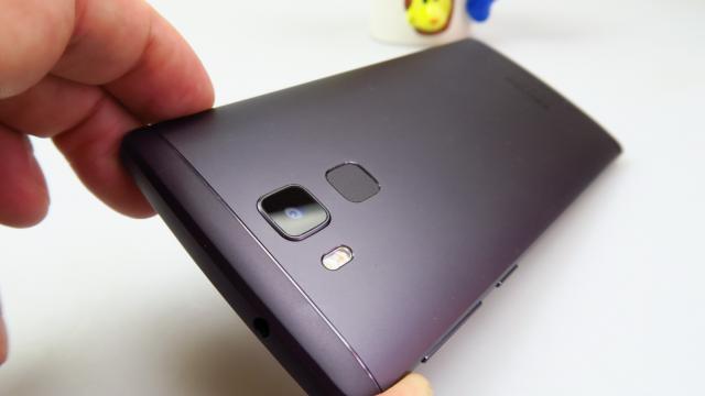 <b>Vernee Apollo Lite: Cameră cu promisiuni mari, dar care livrează puţin</b>Vernee Apollo Lite vine cu o cameră bună pe hârtie, un senzor Samsung S5K3P3 de 16 megapixeli, care ne e familiar, pentru că l-am văzut şi pe Xiaomi Redmi Note 3 Pro. Camera e capabilă de Phase Detection Autofocus şi teoretic şi de captură video 4K, dar..