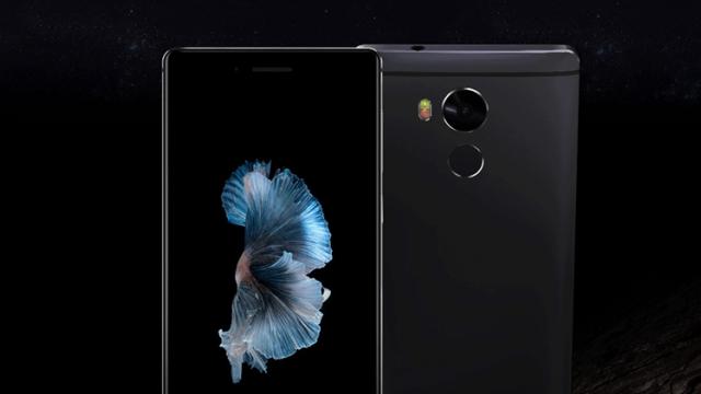 <b>Vernee Apollo disponibil acum la precomandă; se livrează către clienți din a doua parte a lunii decembrie</b>Vernee Apollo este smartphone-ul care la începutul acestui an ne uimea cu o dotare impresionantă - și anume chip-ul de 6 GB memorie RAM. A trecut ceva timp de atunci și deși am așteptat cu sufletul la gură lansarea produsului, aceasta nu s-a mai întâmplat