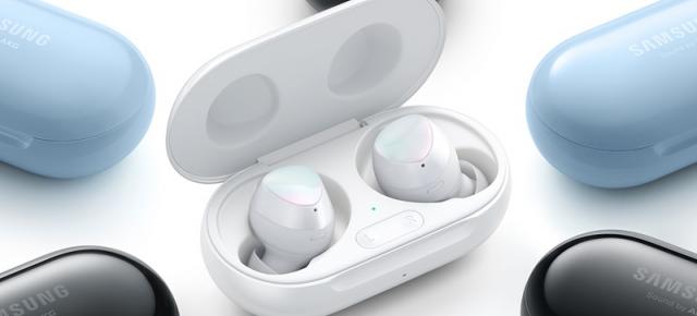 Samsung lucrează la căștile wireless Galaxy Buds 2, care apar menționate în aplicația Galaxy Wearable